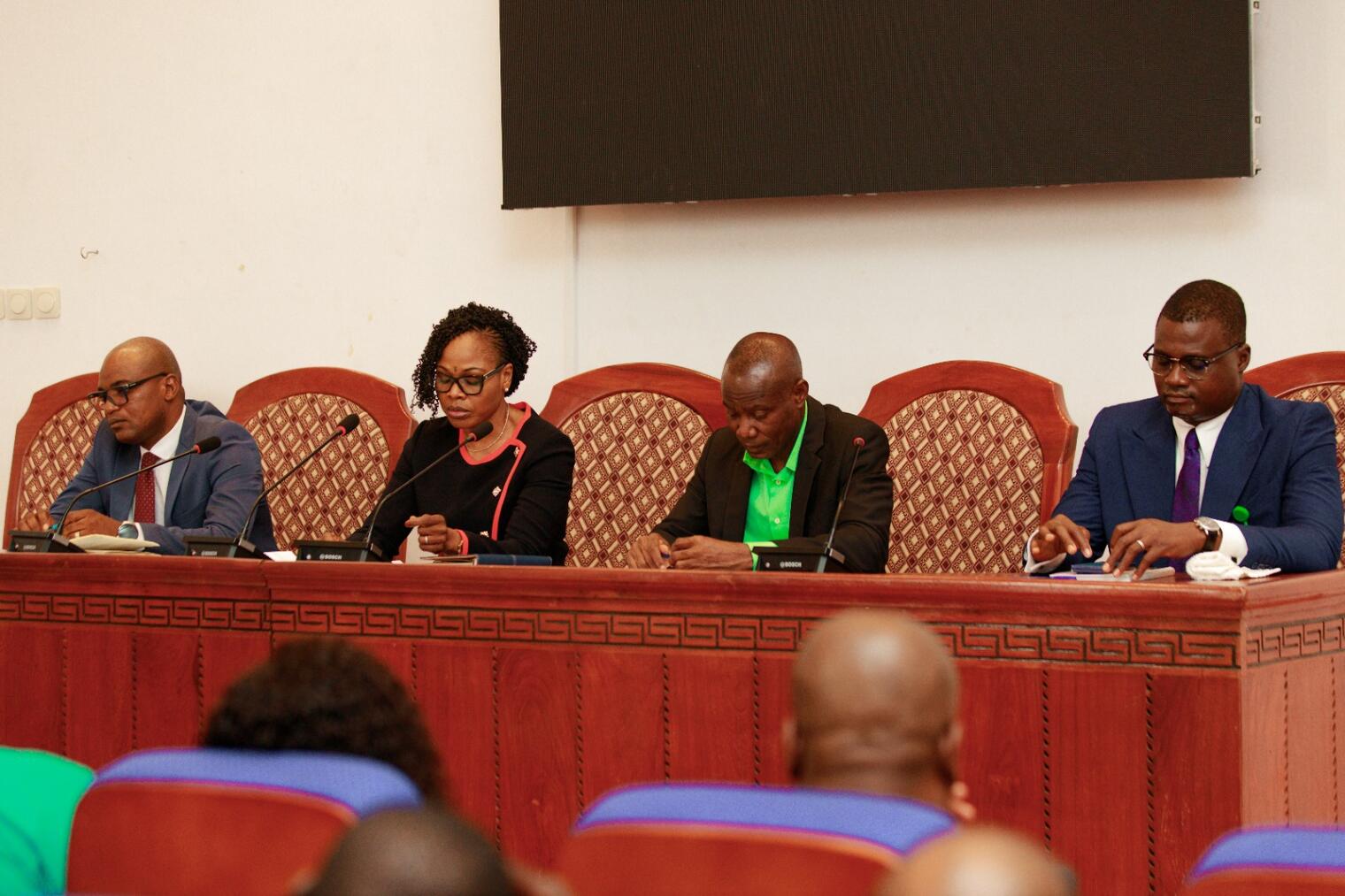 du-bapteme-ovation-generale-personnel-mpmepe-plebiscite-nouvelle-ministre